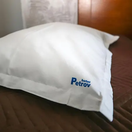 فندق Petrov Family نيسيبار
