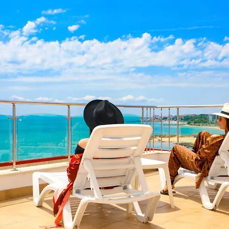 Отель Petrov Family Несебр