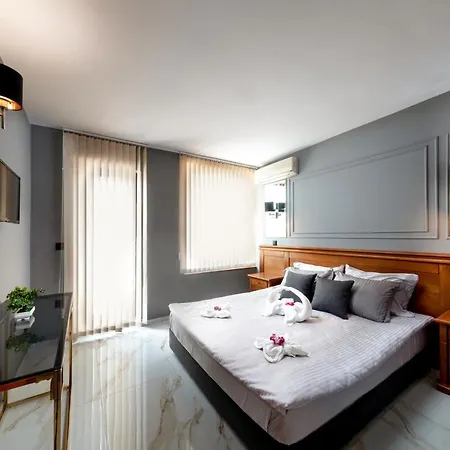 Отель Petrov Family