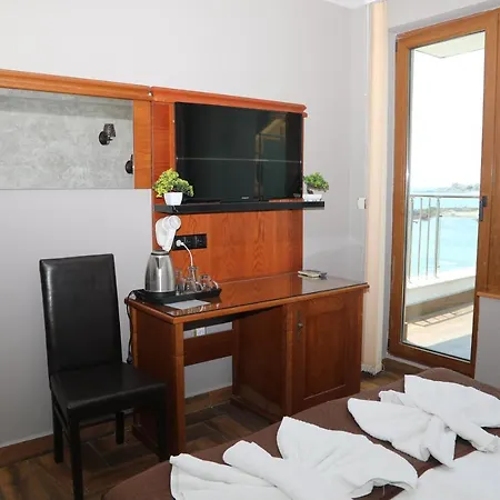 Отель Petrov Family 3*