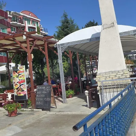 Отель Petrov Family Несебр