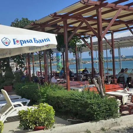 Отель Petrov Family 3*