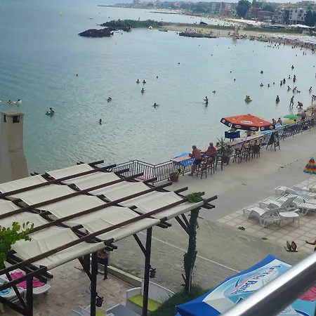 Petrov Family Отель Несебр