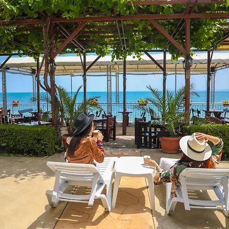 Petrov Family 3* Несебр