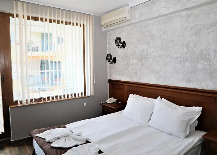 Petrov Family ネセバル