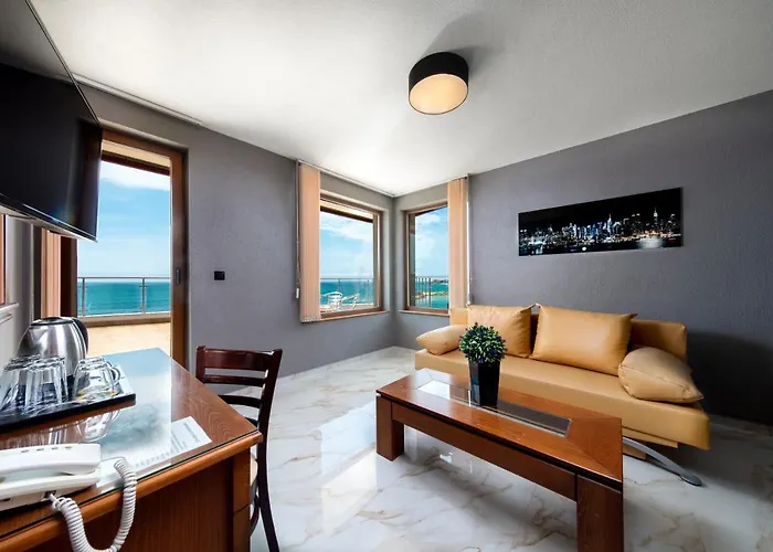 ホテル Petrov Family