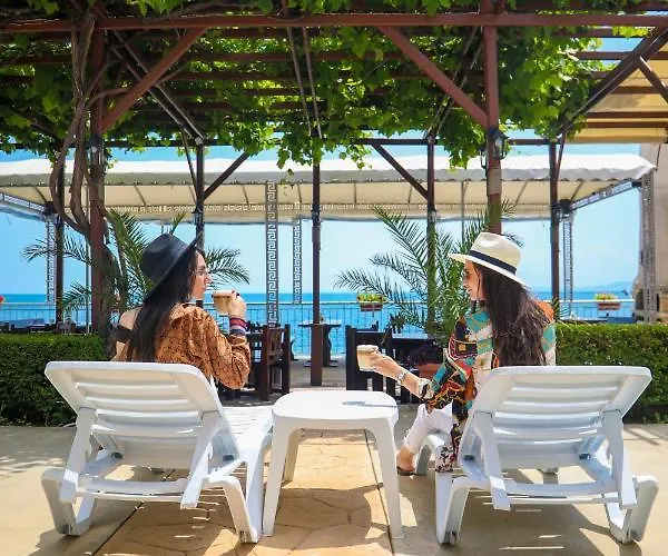 ホテル Petrov Family